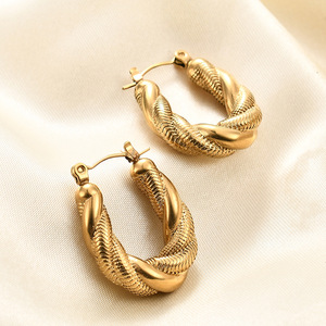 Boucles d'oreilles créoles torsadées en forme de serpent, double couche, en acier inoxydable plaqué or 14 carats, pour usage quotidien - Product Image 3