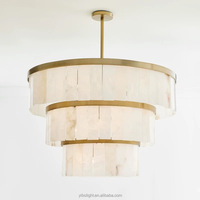 Lustre en pierre naturelle. Lustre en albâtre naturel d'Espagne pour plafond haut. Lustre décoratif moderne en albâtre. Cuivre.