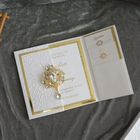 Carte d'invitation de mariage couleur or, gaufrage unique de haute qualité, texte doré, avec une boîte