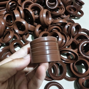 Joint d'étanchéité en caoutchouc NBR FKM en forme de V pour l'industrie, résistant à l'huile hydraulique - Product Image 1