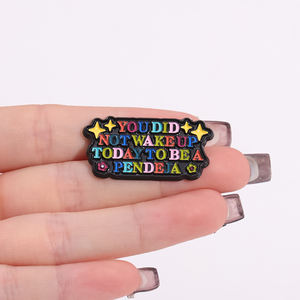 Broches de Metal al por Mayor con la Frase 'No Te Despertaste Hoy para Ser una Pendeja', Pin de Esmalte con Citas Positivas y Arcoíris para Mochila - Product Image 4