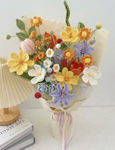 Bouquet de fleurs en crochet en polyester doux fait main - Design fini pour mariages, Noël et la Saint-Valentin, sacs inclus - Product Image 4