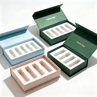 Coffret de parfum de luxe gaufré avec insert intérieur, boîte rigide magnétique en papier pour échantillons cosmétiques, personnalisable avec logo et dimensions