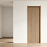 Porte battante élégante et écologique pour chambre d'hôtel ou appartement, étanche, insonorisée, avec cadre en aluminium fini et panneau en bois.