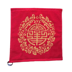 ผ้าเช็ดหน้าสี่เหลี่ยมสีแดง 35x35 ซม. ของชำร่วยงานแต่งงานลายดับเบิ้ลแฮปปี้เนส ผ้าขนหนูฝ้ายแท้ ของขวัญสำหรับงานแต่งงาน - Product Image 3