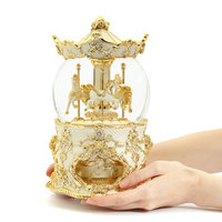 Nouveau produit Noël 2025 150MM Merry-Go-Round Globe d'eau musical pour Noël