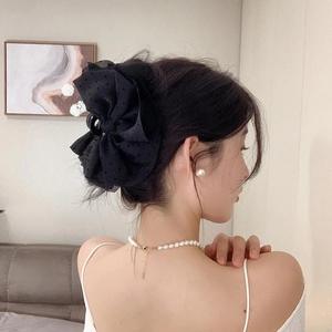 Pinza de pelo grande con lazo de malla, accesorio de tela con puntos ondulados, pinza de plástico tipo tiburón - Product Image 5