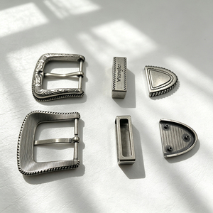 Juego de Hebillas de Metal para Cinturón, Estilo Vintage, con Logotipo Grabado y Extremos Triangulares - Product Image 3