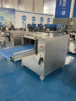 Vleesverwerkingsmachine voor vers vlees, kebab- en vis snijmachine, semi-automatische motorische snijapparatuur