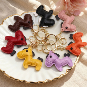 Pendentifs mignons de poney porte-bonheur et porte-clés de couple en cuir PU écologique avec impression UV, accessoires cadeaux promotionnels - Product Image 3