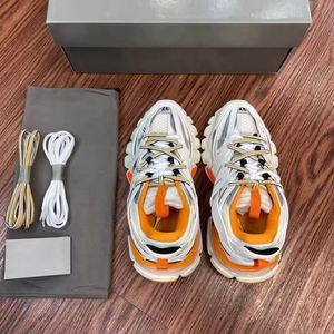 รองเท้าวิ่งกีฬาลำลองผู้ชาย Original Quality Track 3.0 LED หนังแท้ ตาข่าย สไตล์เรโทร แฟชั่นทันสมัย ฤดูใบไม้ผลิ ฤดูใบไม้ร่วง - Product Image 3