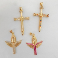 LUOYUNE Vente en gros Pendentif croix ange catholique en laiton plaqué or 18 carats, breloque amulette divine tendance avec zircon pour collier cadeau