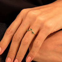 Bague délicate en argent 925 plaqué or 18 carats avec zircon cubique vert marquise et motif feuille de vigne
