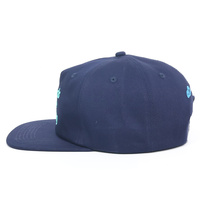 Hoge kwaliteit 5-panel ongestructureerde flat brim pet met aangepaste geborduurde logo, marineblauw