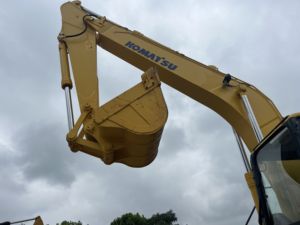 รถขุดไฮดรอลิก Komatsu PC300 30 ตัน แบบตีนตะขาบ มือสอง พร้อมปั๊มเกียร์และลูกปืน รุ่นปี 2023 พร้อมรายงาน - Product Image 6