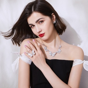 Nouveau produit, collier avec grand pendentif papillon en zircon cubique blanc, bijoux de mariage de luxe pour femmes, <span class=keywords><strong>cadeau</strong></span> de fête pour les mariées - Product Image 4