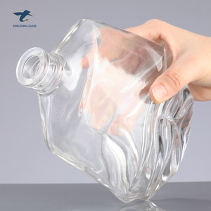 De diseño de moda estándar británico claro Brandy transparente botella de vidrio con tapa - Product Image 2