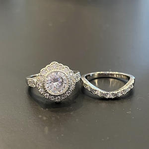 Anello di Fidanzamento F1464 in Oro Bianco con Diamante Taglio Brillante Rotondo Colore G Naturale Design Halo - Product Image 5