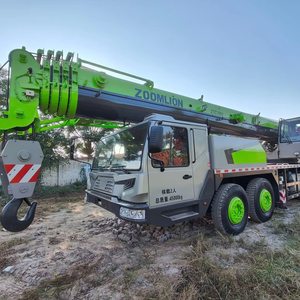 Grúa Usada Zoomlion ZTC700H de 70 Toneladas en Excelentes Condiciones de Trabajo con Sistema de Válvulas y Motor de Bomba Estable - Product Image 1