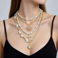 Collier tendance plaqué or avec pendentif cœur en coquillage CH-HDN2263, collier avec pendentif cœur et perles en cuivre, collier à fermoir cœur avec perles