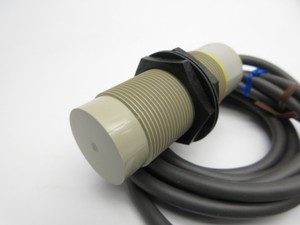 Capteur de proximité capacitif E2K-X15ME2 12-24VDC 2M série E2K-X <span class=keywords><strong>M30</strong></span> non blindé NPN-NC PLC - Product Image 2