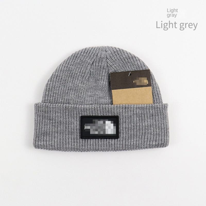 Vente en gros de bonnets tricotés à froid pour hommes et femmes unisexe adulte patch étiquette automne hiver couleur unie bonnets tricotés - Product Image 2