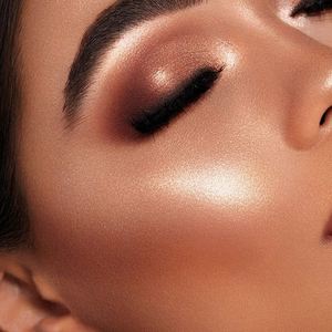 Iluminador Facial Elástico de Color Cosmético de Moda, Nuevo Estilo y Alta Calidad - Product Image 5