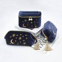 Sac de maquillage et cosmétiques personnalisé en velours écologique avec fermeture éclair, broderie, pompons et motif lune étoiles pour femme