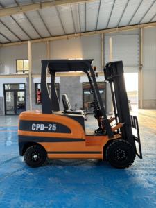 Double pneus avant petit chariot élévateur électrique de 6 tonnes avec mât triplex hauteur de levage de 3m ZLZG - Product Image 5