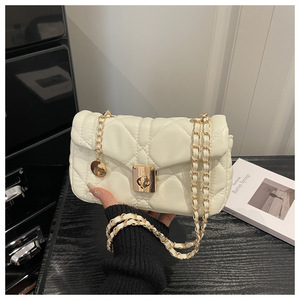 Nuova Borsa a Tracolla Piccola Quadrata da Donna 2026, alla Moda e Versatile, con Tracolla a Catena Trapuntata a Rombi e Patta - Product Image 2
