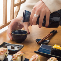 Mini tasse à saké en céramique émaillée de couleur bleue à changement de four de style rétro japonais pour la maison et le restaurant