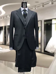 Vestido de noiva personalizado com design agradável, 3 peças, smoking preto de um botão 74,8% poliéster para homens