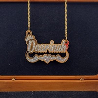 Boucles d'oreilles créoles personnalisées en acrylique avec nom, strass et collier assorti pour femme – Idéal pour le dropshipping et les cadeaux