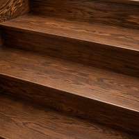 Escalier moderne à double poutre en bois massif avec rampes en fer, marches en chêne rouge américain pour villas intérieures