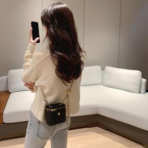Mini <span class=keywords><strong>sac</strong></span> à bandoulière carré tendance en PU souple <span class=keywords><strong>avec</strong></span> chaîne losanges et doublure en polyester, à sangle unique pour femme - Product Image 2