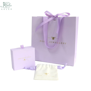 Sac cadeau en papier violet de luxe avec impression dorée de haute qualité, nouveau design, emballage personnalisé - Product Image 2