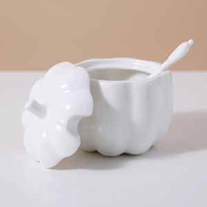 WEIYE OEM/ODM - Salero y Pimentero <span class=keywords><strong>de</strong></span> Porcelana <span class=keywords><strong>de</strong></span> 4 Pulgadas con Forma <span class=keywords><strong>de</strong></span> Calabaza, Recipiente <span class=keywords><strong>de</strong></span> Cerámica Blanca para Condimentos con Cuchara - Product Image 2