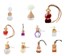 Bouteille en verre de parfum de parfum de sens de sortie de ventilateur automobile de 10ml avec le chapeau en bois et la bouteille de diffuseur de voiture d'agrafe d'évent en métal