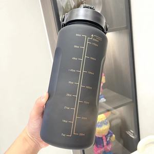 Lot de Bouteilles d'Eau en Plastique 3-en-1 de 2000ML et 300ML avec Marqueur de Temps et Paille, Personnalisable avec Logo – Vente en Gros - Product Image 4