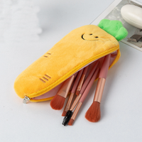 Porte-crayon végétal mignon portable et doux Trousse à crayons en peluche aubergine Pochette pour stylo carotte