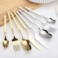 Ensemble de couteaux, fourchettes et cuillères haut de gamme en acier inoxydable 304, manches carrés solides, finition martelée, design nordique/minimaliste pour les mariages