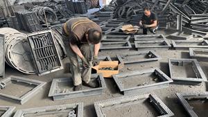 Grille de drainage en <span class=keywords><strong>fonte</strong></span> ductile métallique avec <span class=keywords><strong>plaque</strong></span> de couverture carrée pour eaux usées - Product Image 5