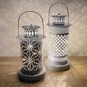 Farol de Metal Vintage Hecho a Mano con Tratamiento Resistente al Calor de Primera Calidad para un Uso Seguro con Velas - Product Image 2