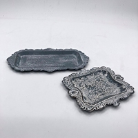 Plateau carré vintage en métal laqué vieilli et orné pour le rangement de bijoux, la vaisselle, la cuisine, le salon et la décoration intérieure