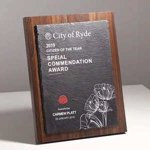 <span class=keywords><strong>Plaque</strong></span> de reconnaissance en <span class=keywords><strong>marbre</strong></span> noir sculpté sur mesure avec support en bois – Plaques de récompense en bois - Product Image 5
