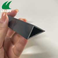 Profilé triangulaire en PVC co-extrudé Leguwe pour mur en béton, chanfrein, fillet, filéteur - Écologique et durable