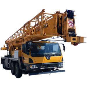 Grúa Móvil sobre Camión de 70 Toneladas TC700C5 de China con Plataformas de Apoyo o Extensiones - Product Image 1