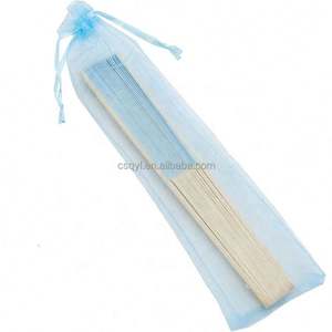 Éventail pliant en bambou en tissu imitation soie bleu, idéal pour les mariages, les fêtes, les cadeaux de naissance, avec sacs cadeaux - Product Image 2