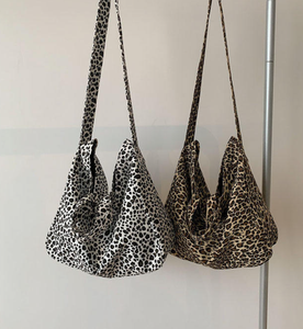Bolso de hombro de doble cara con estampado de leopardo para mujer, bolso informal de gran capacidad para mujer, bolso de compras para uso diario y de viaje - Product Image 1