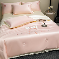 Parure de lit matelassée 4 pièces en satin soyeux brodé de luxe 2026 avec couette d'été soyeuse